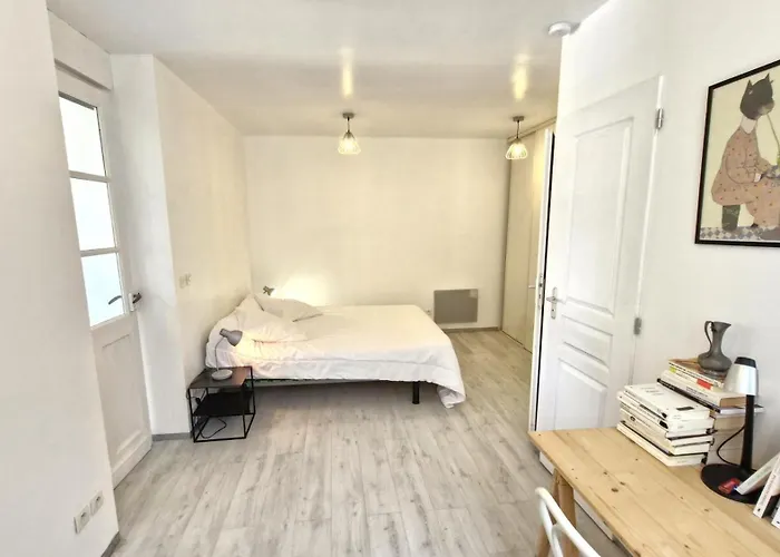 - - Rez-de-jardin - Marche A Deux Pas A 600m *