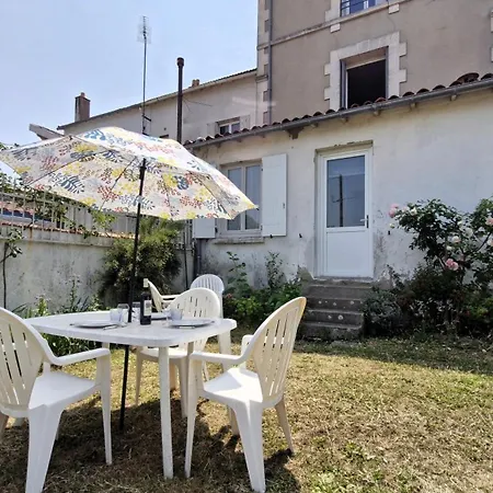 - - Rez-de-jardin - Marche A Deux Pas A 600m