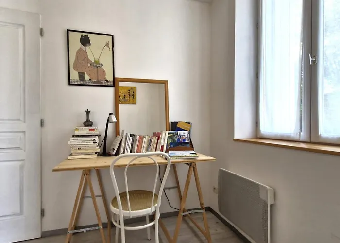 - - Rez-de-jardin - Marche A Deux Pas A 600m